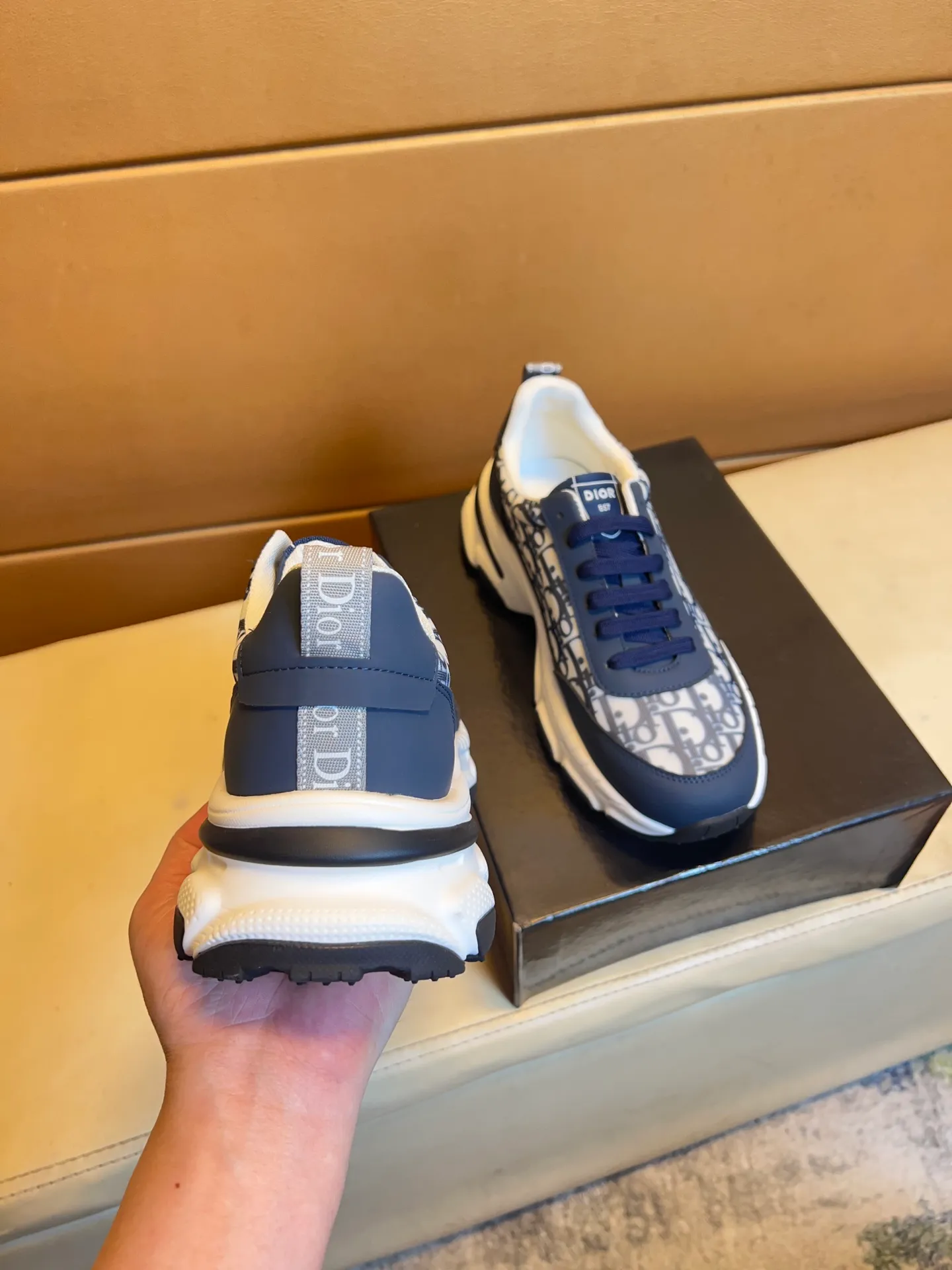 Men's men's shoes💰440💰👑👑Dior original quality.~ Unique modern style sneakers. 🏃A must-have casual shoe for trendy men😍😍 Original brand imported from Italy, imported original leather, sheep lining (refuses to discolor and grind feet) Sole: Original sole provided by the original factory, French lazy style design ⚠️Fit to the feet, original quality, super comfortable original sole. It’s like shooting the real thing 🎬The real thing is better, high-quality sneakers wan men’s shoe size: 38-44